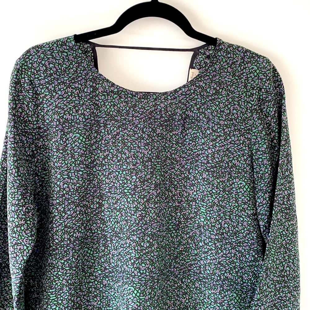 3/4 Length, with cut out back silk shirt.
